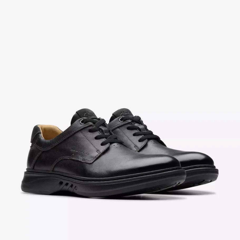 Men's Clarks Un Briley Pace 26179981 Color:  Black Leather