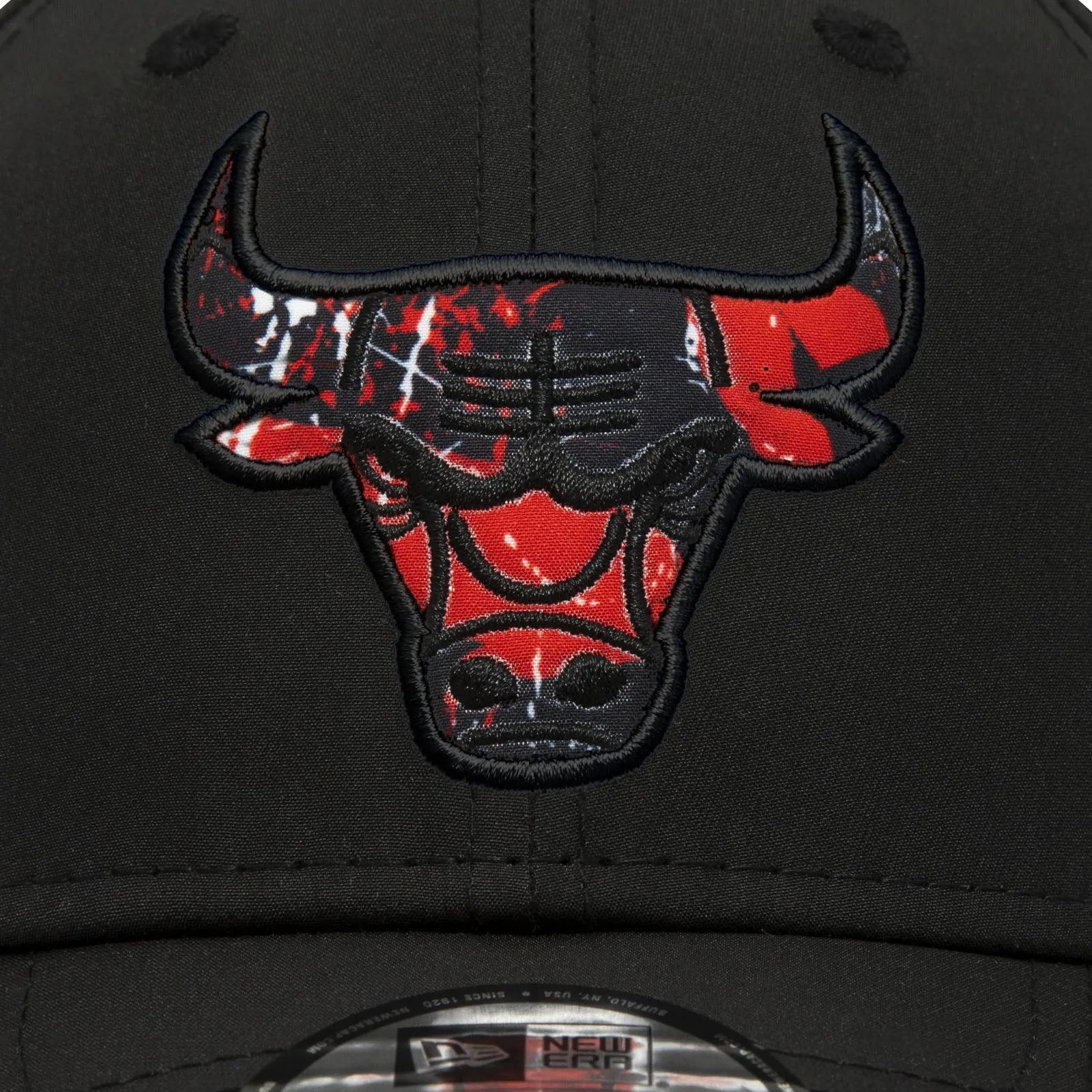 New Era Chicago Bulls Print Infill 9FORTY Baseball Cap  - Black