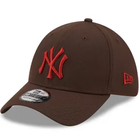 New Era Mens New York Yankees MLB 39THIRTY League Essential Baseball Cap - Brown