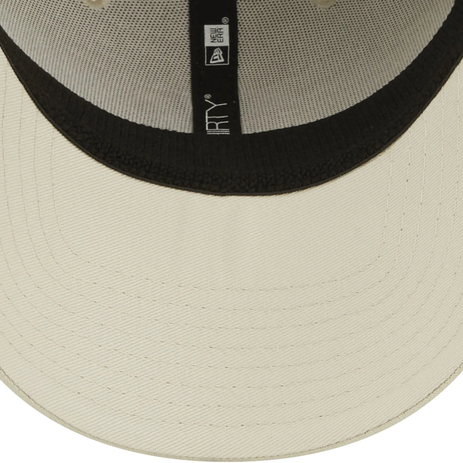 New Era New York Yankees League Essentials 39THIRTY Baseball Cap  - Beige