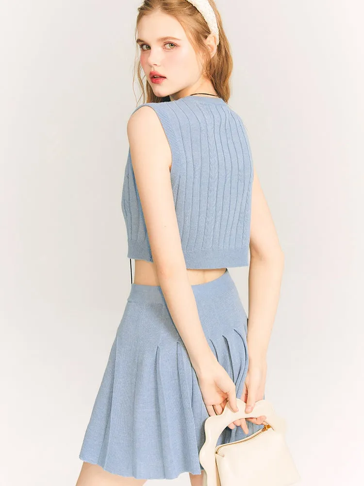 Round Neck Knit Vest & Pleated Skirt