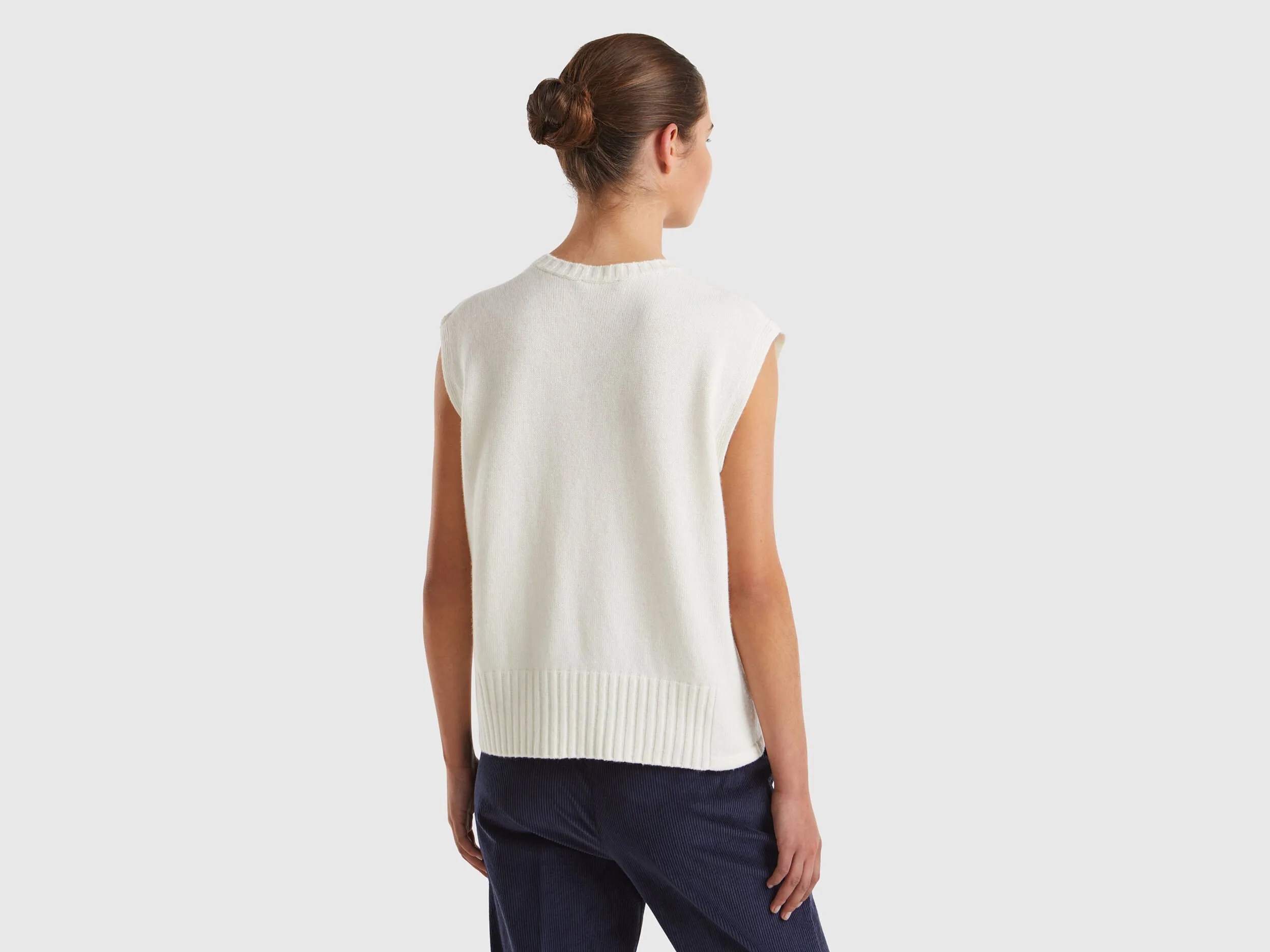 Vest in wool and viscose blend - Creamy White | Benetton